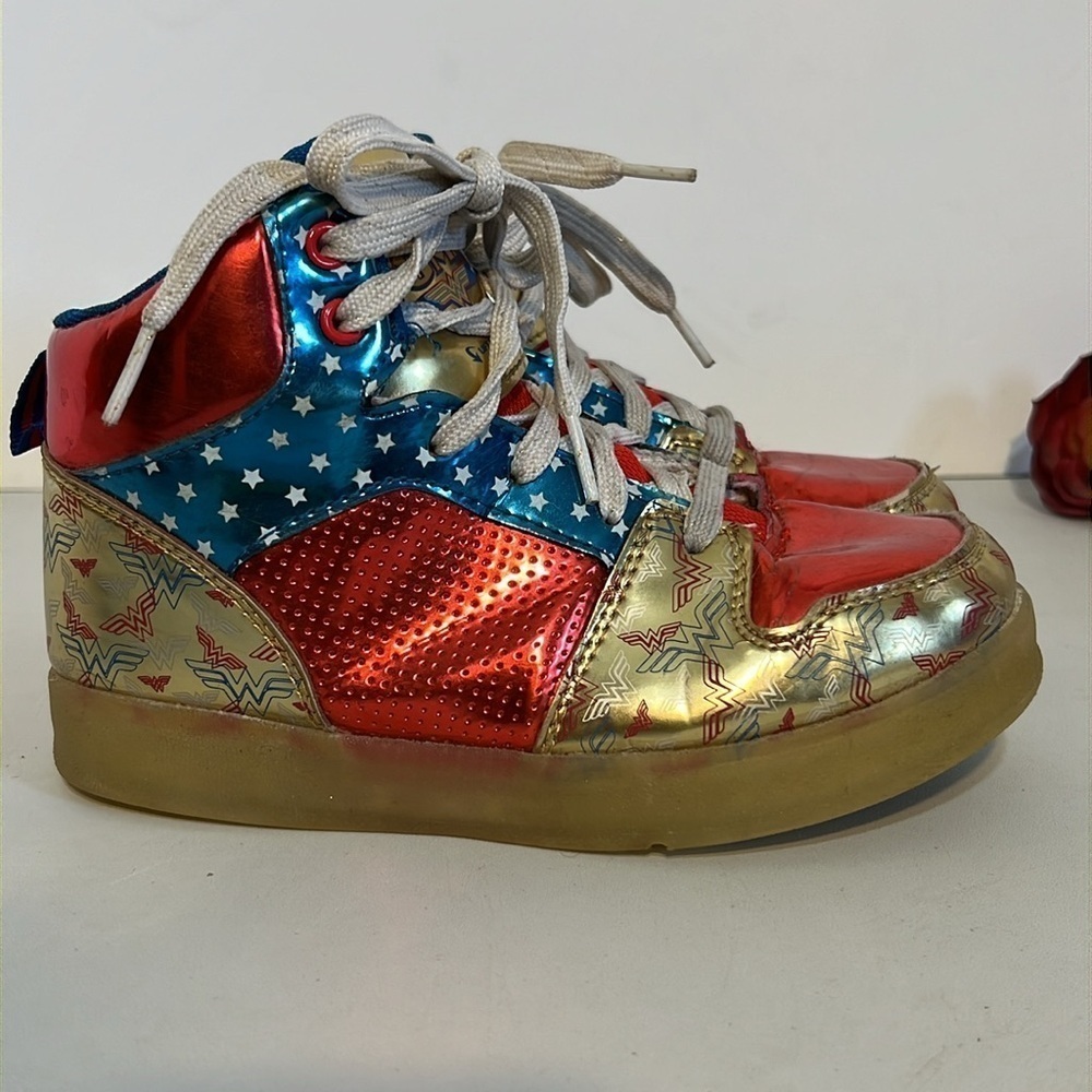 Wonder Woman Girls High Tops Size 1